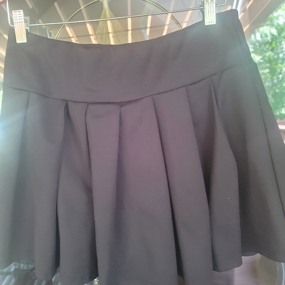 La Kottee pleated skirt w/ shorts - Picture 2 of 6